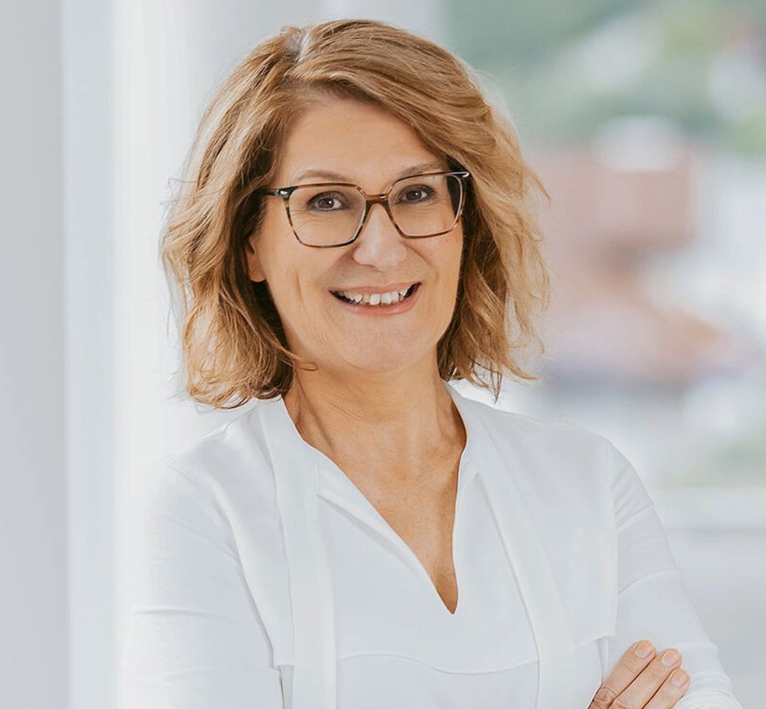 https://bewerbung.jobheld.io/app/uploads/2026/08/Astrid-Baumann-Fluckinger.jpg